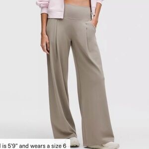 Lululemon align palazzo pant size 10. Color warm
Ash gray